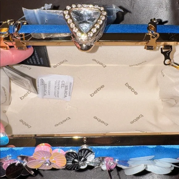 Bebe Los Angeles Daisy Clutch - Picture 4 of 6